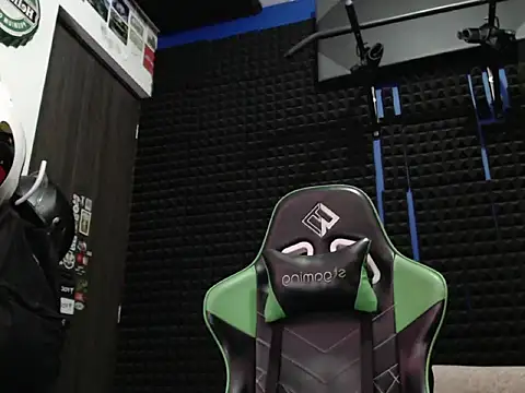 Snapshot of Curly_Angel24 chatting on October 23, 2025, 11:14 pm Curly Angel24 online show from October 23, 2025, 11:14 pm