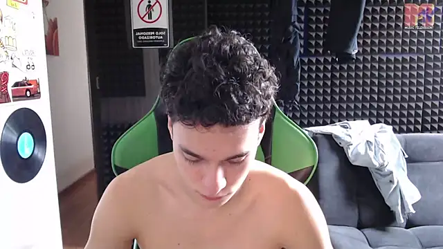 Snapshot of Curly_Angel24 chatting on December 15, 2025, 4:02 pm Curly Angel24 online show from December 15, 2025, 4:02 pm