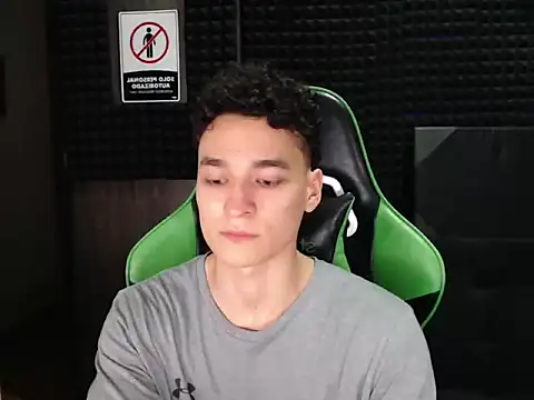 Snapshot of Curly_Angel24 chatting on December 20, 2025, 1:19 am Curly Angel24 online show from December 20, 2025, 1:19 am