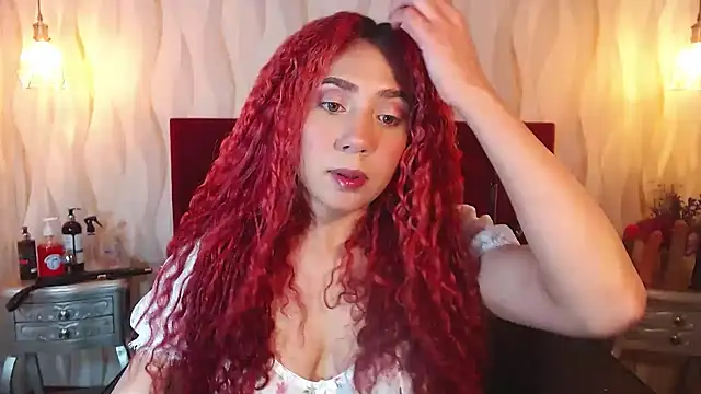Snapshot of IsabelaLatina chatting on June 4, 2026, 1:32 am IsabelaLatina online show from June 4, 2026, 1:32 am