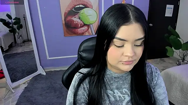 martinasaez online show from November 14, 2025, 8:12 pm