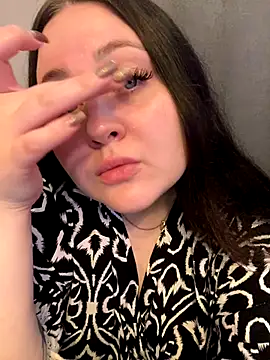 ihaveasecret  online show from October 9, 2025, 3:23 pm