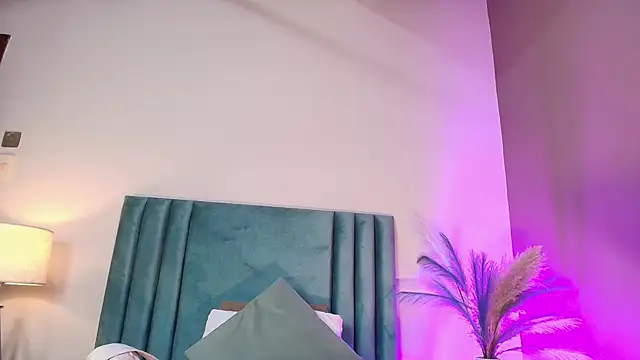 Snapshot of NoraDasilva chatting on October 25, 2025, 12:54 am NoraDasilva online show from October 25, 2025, 12:54 am