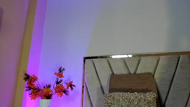 Snapshot of NoraDasilva chatting on November 24, 2025, 1:00 pm NoraDasilva online show from November 24, 2025, 1:00 pm