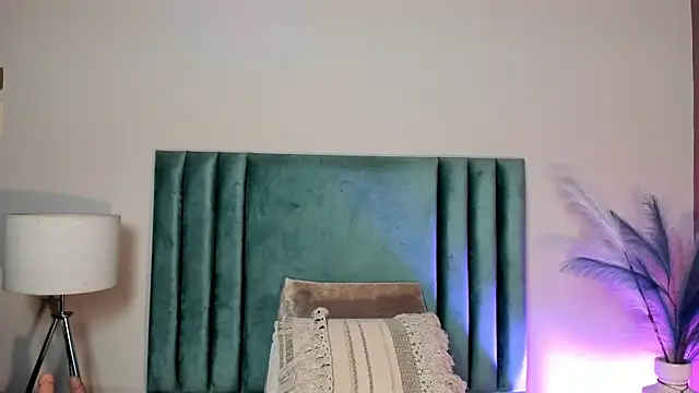 NoraDasilva online show from January 10, 2026, 1:01 am