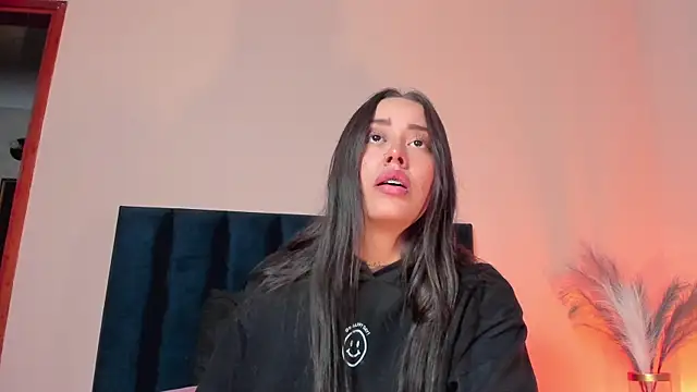 Snapshot of NoraDasilva chatting on October 22, 2025, 12:32 am NoraDasilva online show from October 22, 2025, 12:32 am