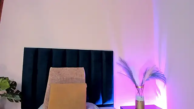 Snapshot of NoraDasilva chatting on November 14, 2025, 11:41 pm NoraDasilva online show from November 14, 2025, 11:41 pm