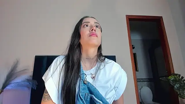 Snapshot of NoraDasilva chatting on October 31, 2025, 12:29 am NoraDasilva online show from October 31, 2025, 12:29 am