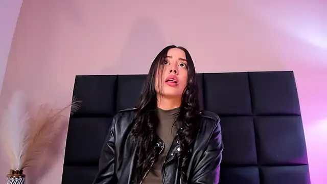 Snapshot of NoraDasilva chatting on October 9, 2025, 12:33 am NoraDasilva online show from October 9, 2025, 12:33 am