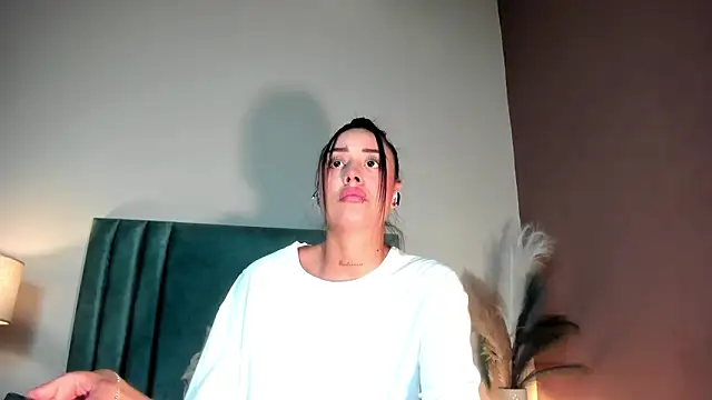 NoraDasilva online show from March 5, 2026, 11:32 pm