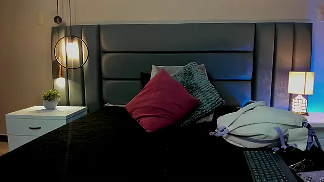 Snapshot of NoraDasilva chatting on October 14, 2025, 1:23 pm NoraDasilva online show from October 14, 2025, 1:23 pm