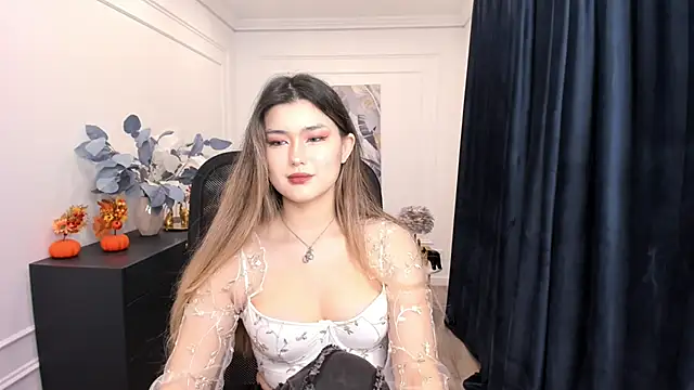 AnneTLi online show from October 14, 2025, 3:40 am