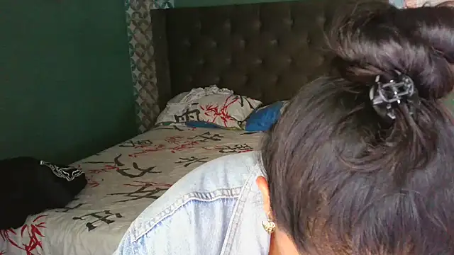 almaswan1 online show from October 14, 2025, 3:34 pm