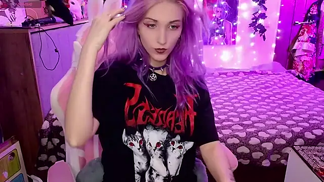 Snapshot of Violet_Noir chatting on January 28, 2025, 6:38 am Violet Noir online show from January 28, 2025, 6:38 am