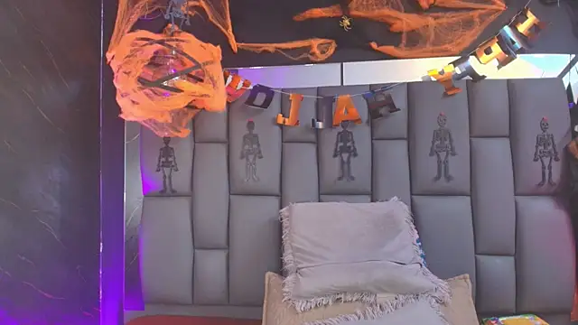  MiaBrown  online show from November 1, 2025, 12:10 pm