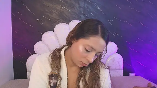  MiaBrown  online show from April 20, 2026, 12:08 pm