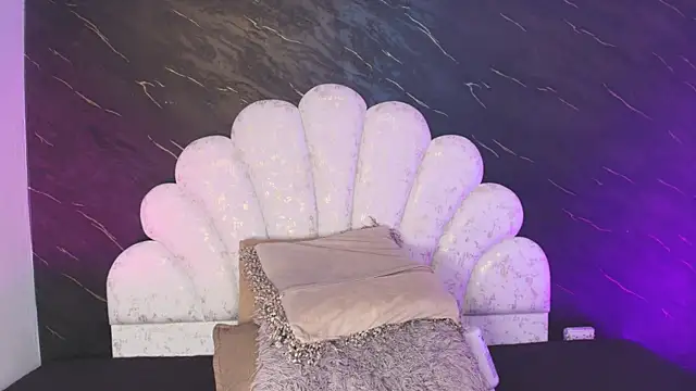  MiaBrown  online show from April 6, 2026, 12:06 pm