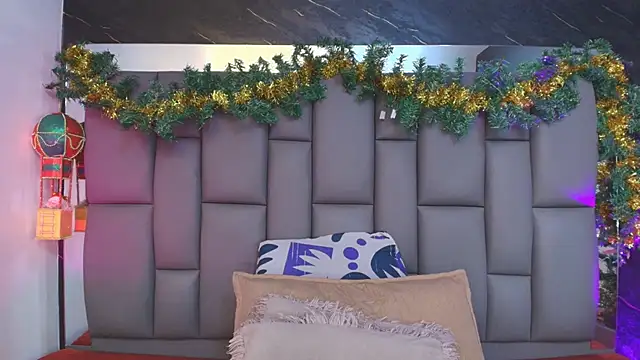  MiaBrown  online show from December 5, 2025, 12:04 pm