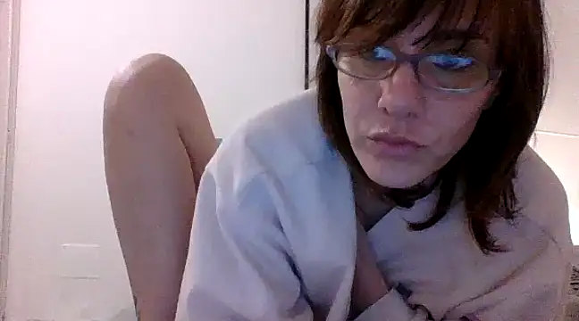 Emyly83 online show from January 19, 2025, 6:32 pm