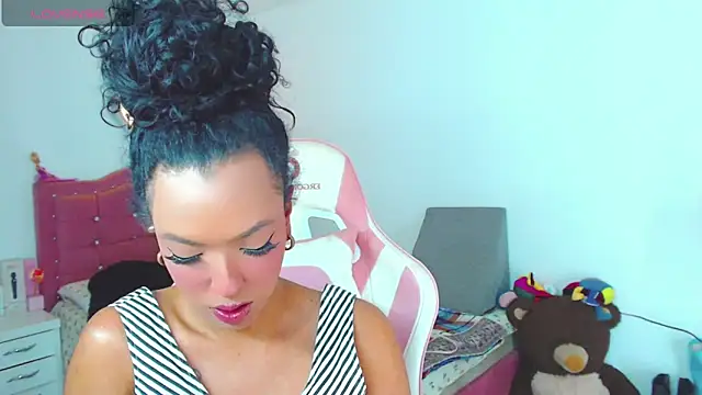 Snapshot of Tanedra_collings chatting on May 6, 2026, 2:59 am Tanedra collings online show from May 6, 2026, 2:59 am