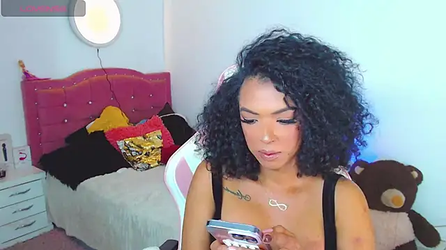 Tanedra collings online show from April 25, 2026, 4:04 am