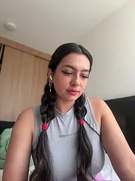 Nicollemays online show from January 15, 2026, 3:26 pm