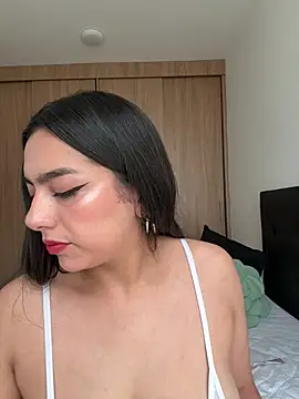 Nicollemays online show from April 9, 2026, 6:03 pm