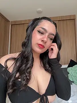 Nicollemays online show from June 18, 2026, 5:07 pm