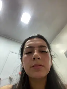 Nicollemays online show from February 27, 2025, 12:12 pm