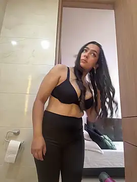 Nicollemays online show from April 13, 2026, 1:04 pm