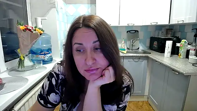 DonnaMagdalena online show from December 28, 2024, 4:30 pm