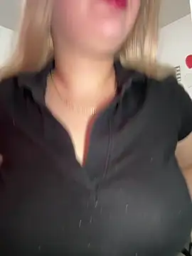 Celestedubois online show from April 14, 2026, 8:03 pm