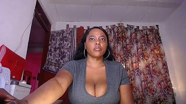 yselahot online show from February 26, 2025, 8:04 pm