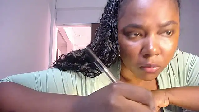 yselahot online show from January 13, 2026, 7:18 pm