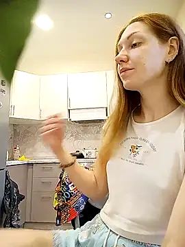  Sweet Love  online show from October 13, 2025, 12:29 pm