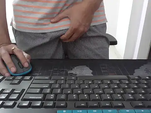 Snapshot of mrose8080 chatting on February 20, 2026, 6:32 pm mrose8080 online show from February 20, 2026, 6:32 pm