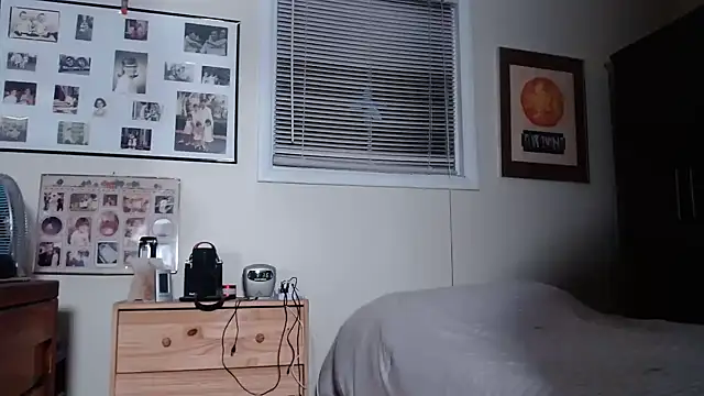 hottottrot691 online show from March 2, 2025, 8:38 am