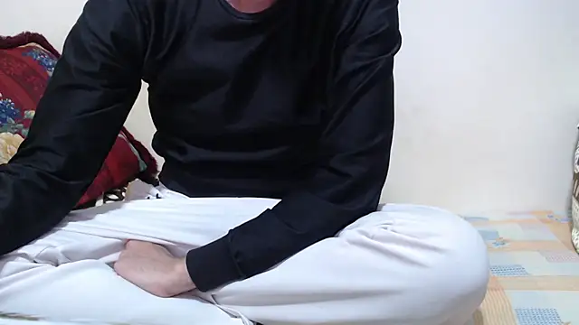 Alexdelarge323 online show from April 6, 2026, 3:46 pm