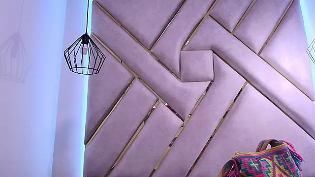 nalalye cruzz  online show from March 23, 2025, 2:37 am