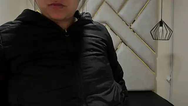 nalalye cruzz  online show from March 20, 2025, 3:02 am