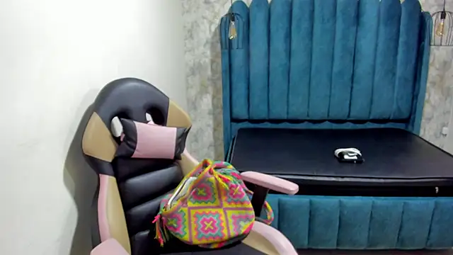 nalalye cruzz  online show from September 13, 2025, 3:06 am