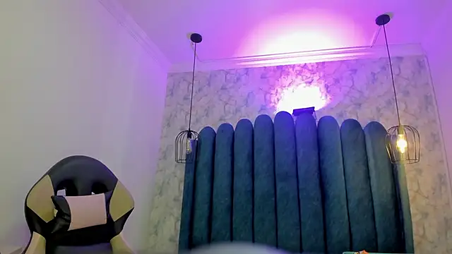 nalalye cruzz  online show from December 14, 2025, 3:13 am