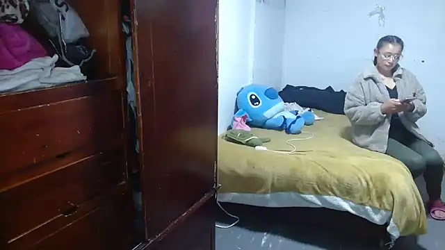 clarisse69 online show from September 9, 2025, 10:08 pm