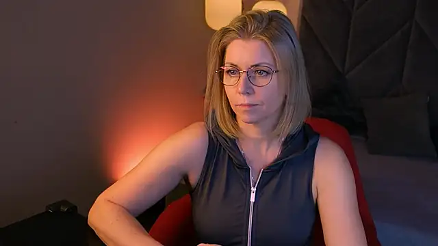 Annie Light online show from November 28, 2025, 1:55 pm