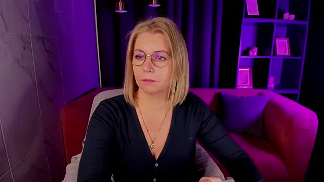 Annie Light online show from October 21, 2025, 5:40 am