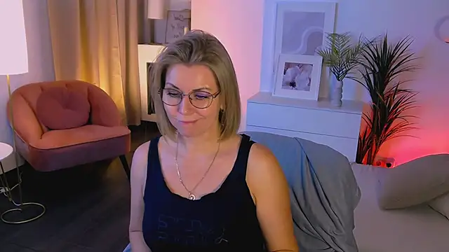 Annie Light online show from October 6, 2025, 5:52 am