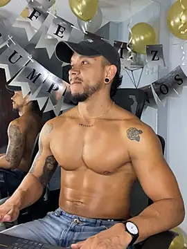 ARON TAYLER01 online show from February 27, 2025, 12:45 pm