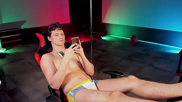 dirty-boss online show from April 1, 2026, 1:23 pm