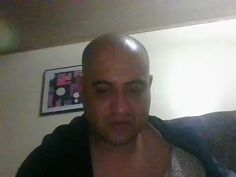 Snapshot of alphaswitchard chatting on April 20, 2026, 3:35 pm alphaswitchard online show from April 20, 2026, 3:35 pm