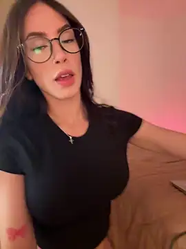 Snapshot of Im_Valentina chatting on May 21, 2026, 11:24 pm Im Valentina online show from May 21, 2026, 11:24 pm